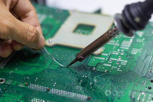 计算机电路板焊接技师的电子化修复计算机硬件概念技术